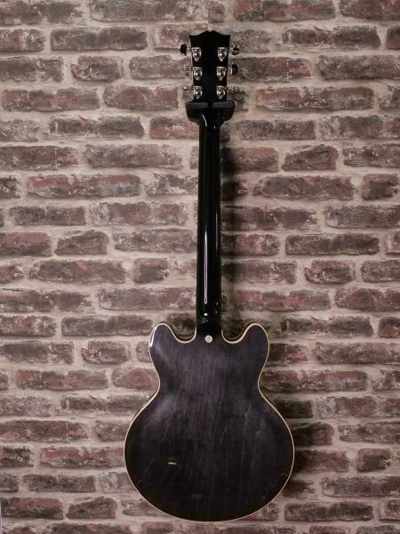 La Gibson Modern ES-339 black est disponible neuves chez Broc music.